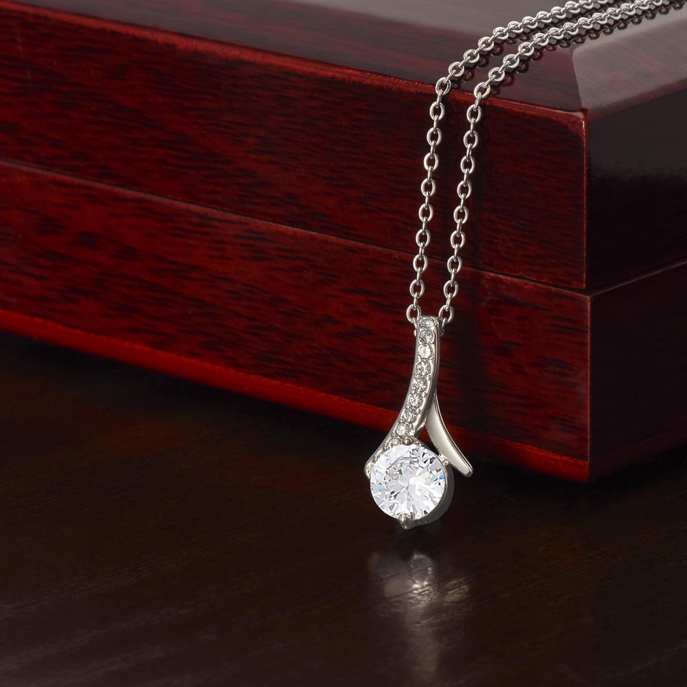 All Females ~ Alluring Beauty Necklace  [NO MESSAGE CARD]